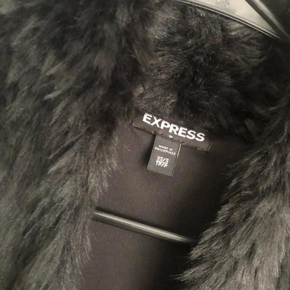 Black Faux Fur Vest | EXPRESS - Picture 4 of 6